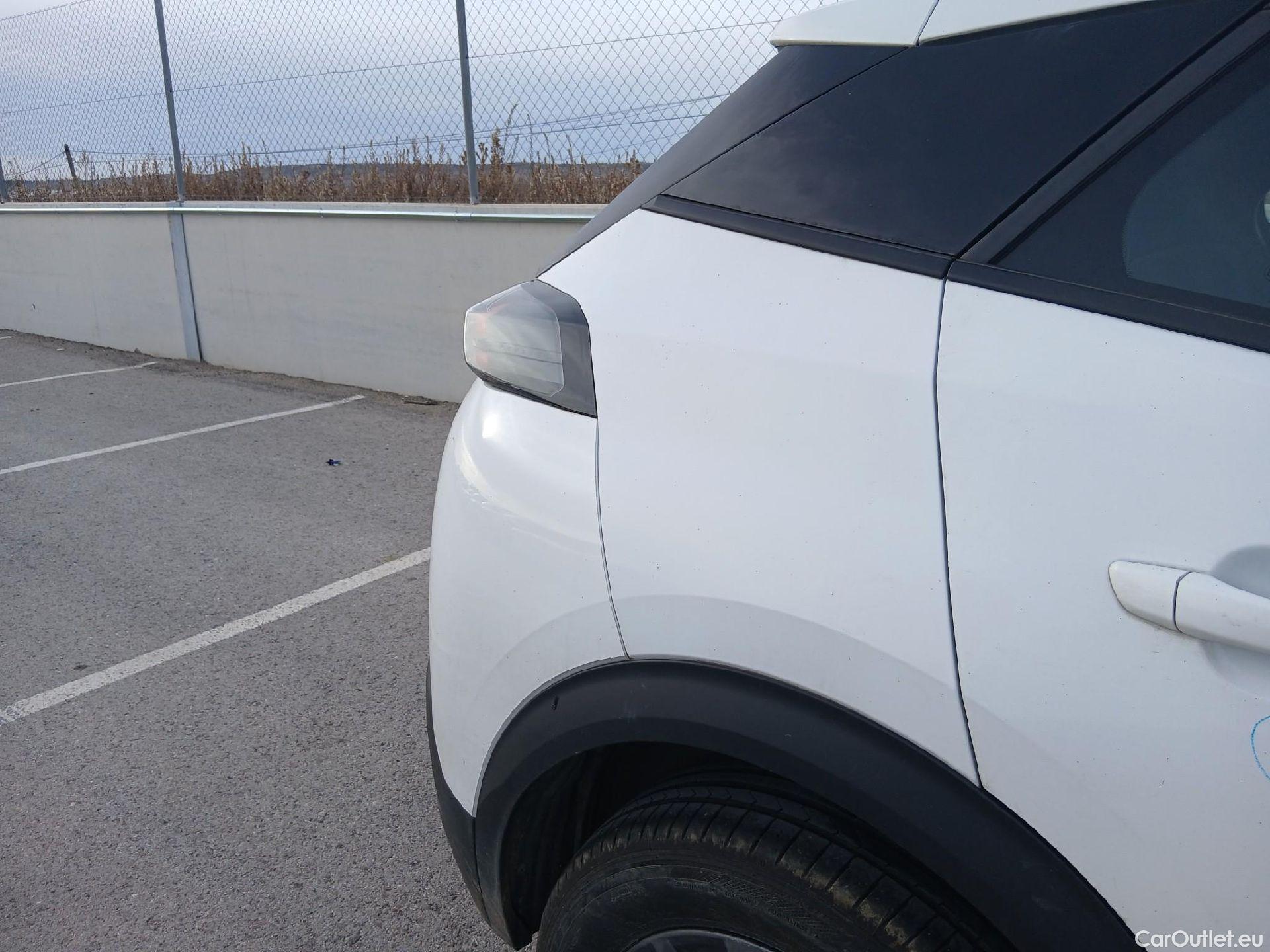  Peugeot  2008 PEUGEOT  / 2019 / 5P / todoterreno Active Pack BlueHDI 81kW (110CV) #31