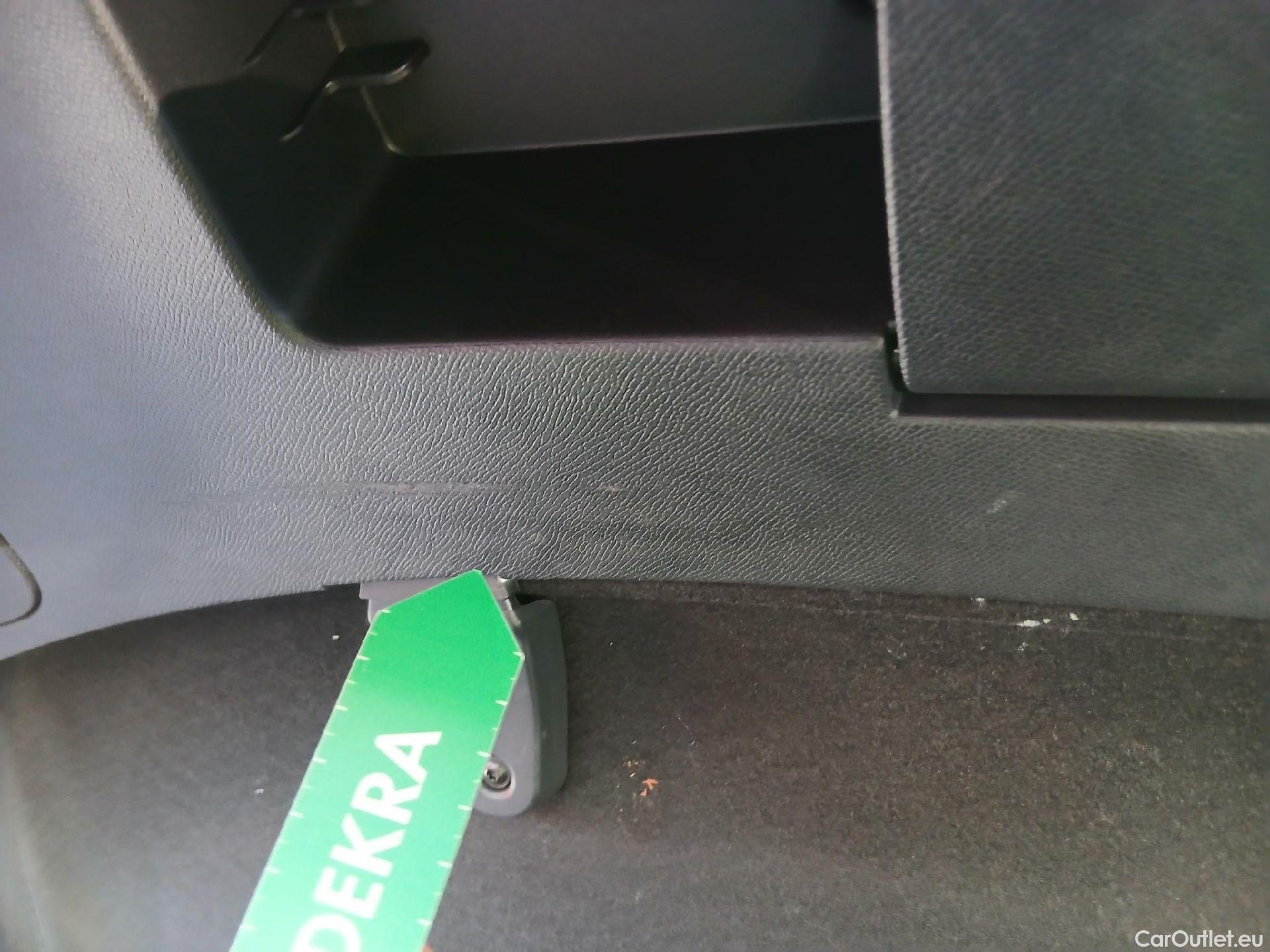  Peugeot  508 PEUGEOT  / 2018 / 5P / berlina con portón 5P Active Pack BlueHDi 130 S&S EAT8 #3