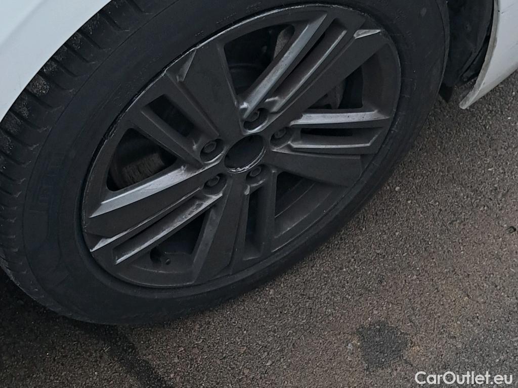  Peugeot  308 PEUGEOT  / 2021 / 5P / berlina con portón 5P Active Pack BlueHDi 130 S&S MAN #18