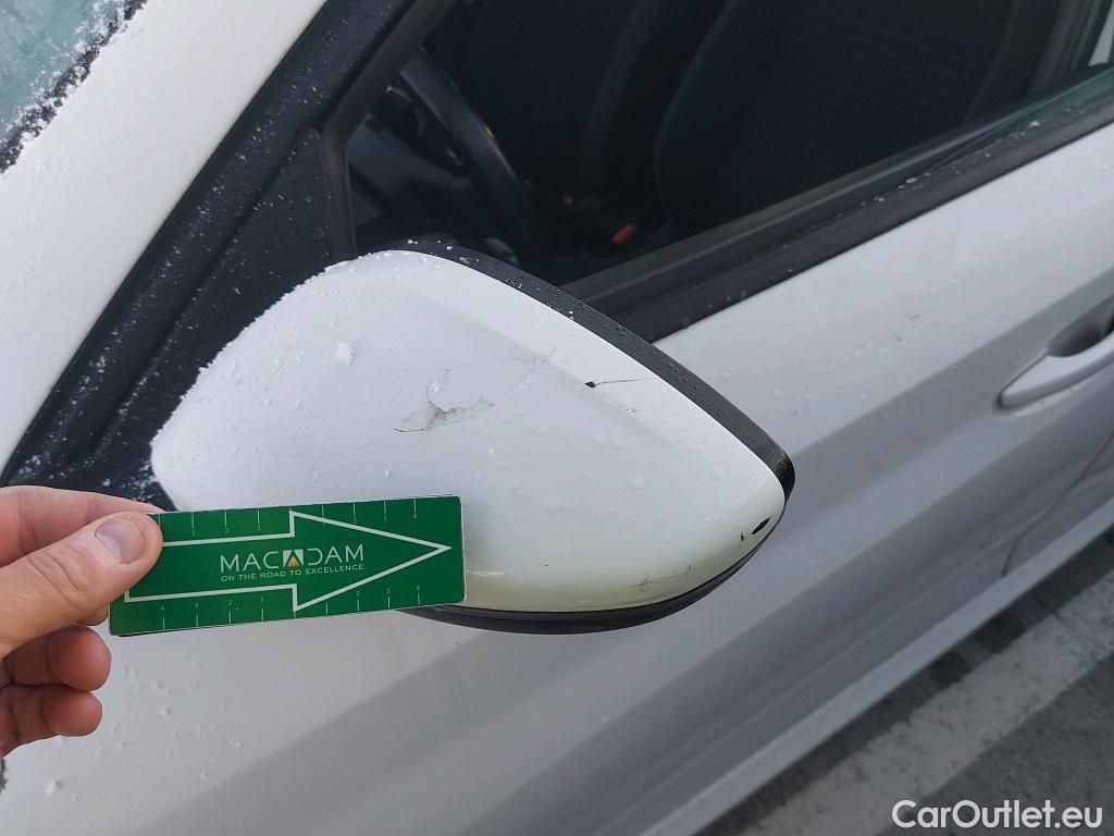  Peugeot  208 PEUGEOT  / 2019 / 5P / berlina con portón BlueHDi 73kW (100CV) Active #23