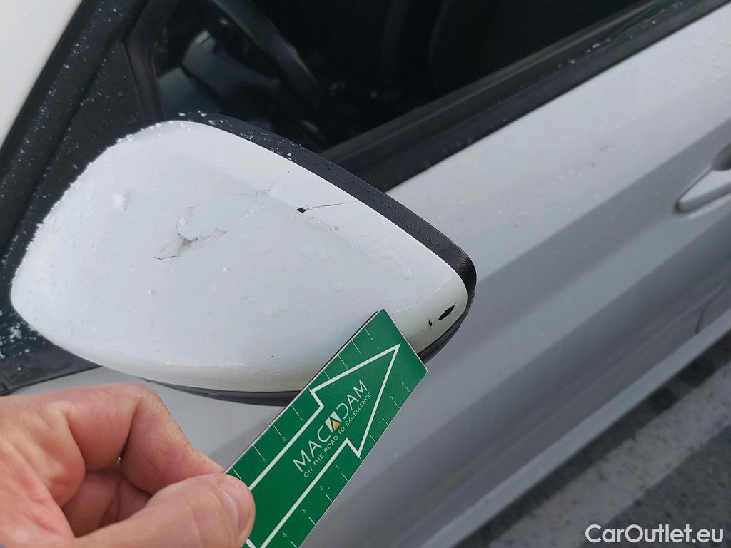  Peugeot  208 PEUGEOT  / 2019 / 5P / berlina con portón BlueHDi 73kW (100CV) Active #24