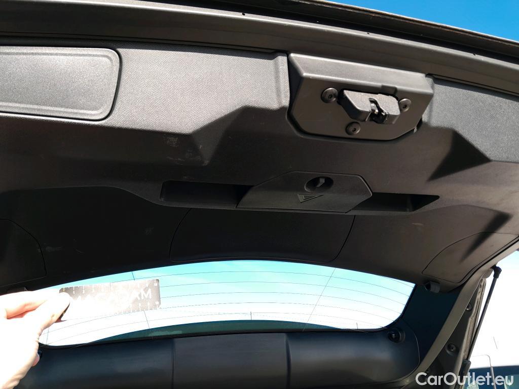  Peugeot  3008 PEUGEOT  / 2016 / 5P / todoterreno 1.5L BlueHDi 96kW (130CV) S&S Active (AC2) #10