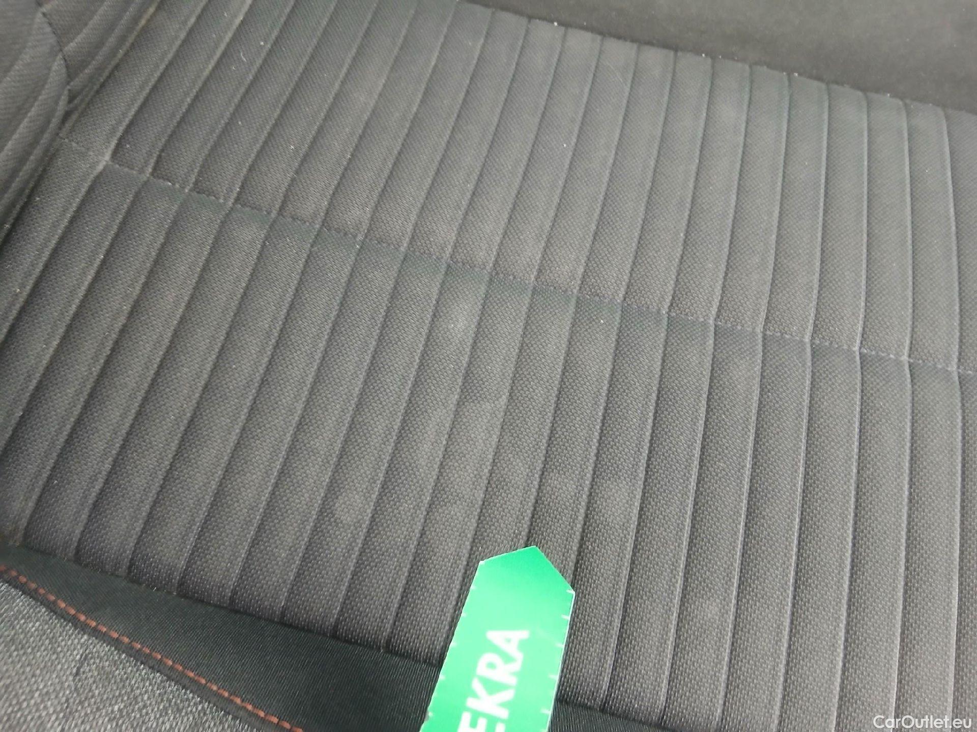  Peugeot  2008 PEUGEOT  / 2019 / 5P / todoterreno Active Pack BlueHDI 81kW (110CV) #41