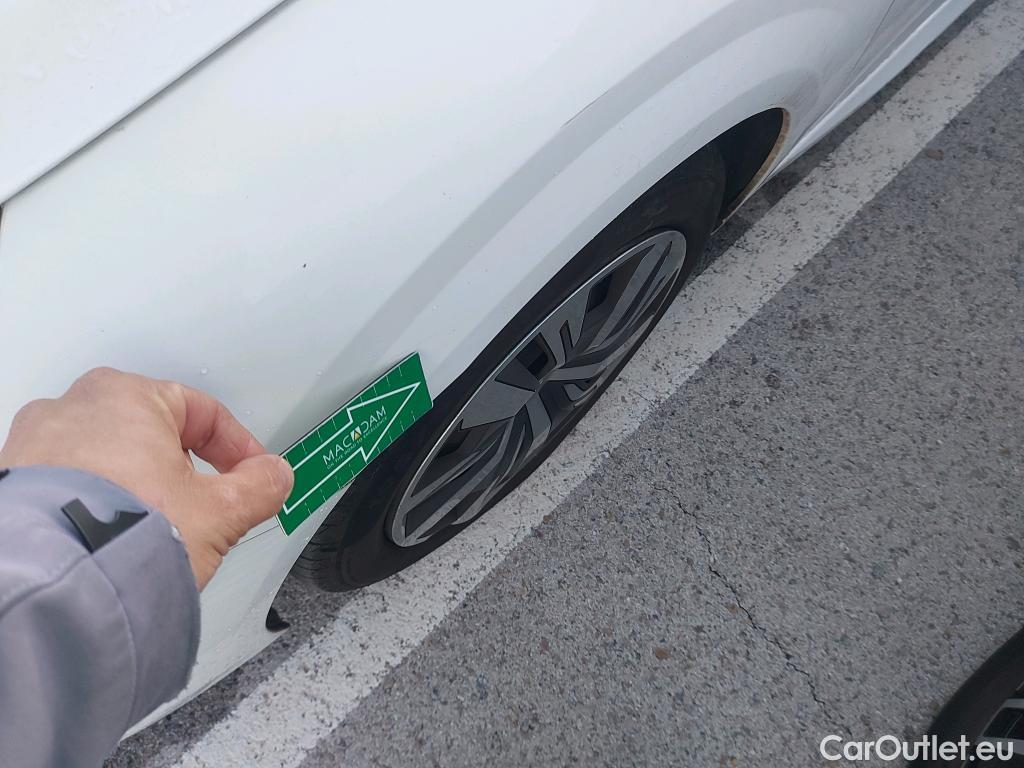  Peugeot  208 PEUGEOT  / 2019 / 5P / berlina con portón BlueHDi 73kW (100CV) Active #28