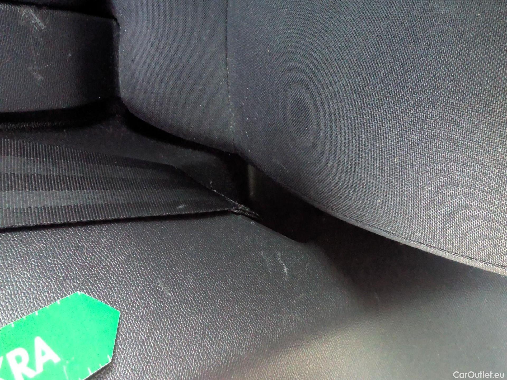  Peugeot  2008 PEUGEOT  / 2019 / 5P / todoterreno Active Pack BlueHDI 81kW (110CV) #49