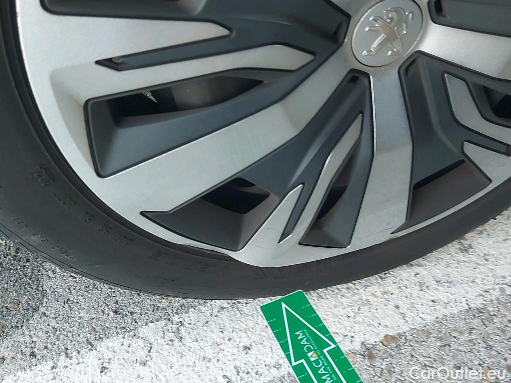  Peugeot  208 PEUGEOT  / 2019 / 5P / berlina con portón BlueHDi 73kW (100CV) Active #12