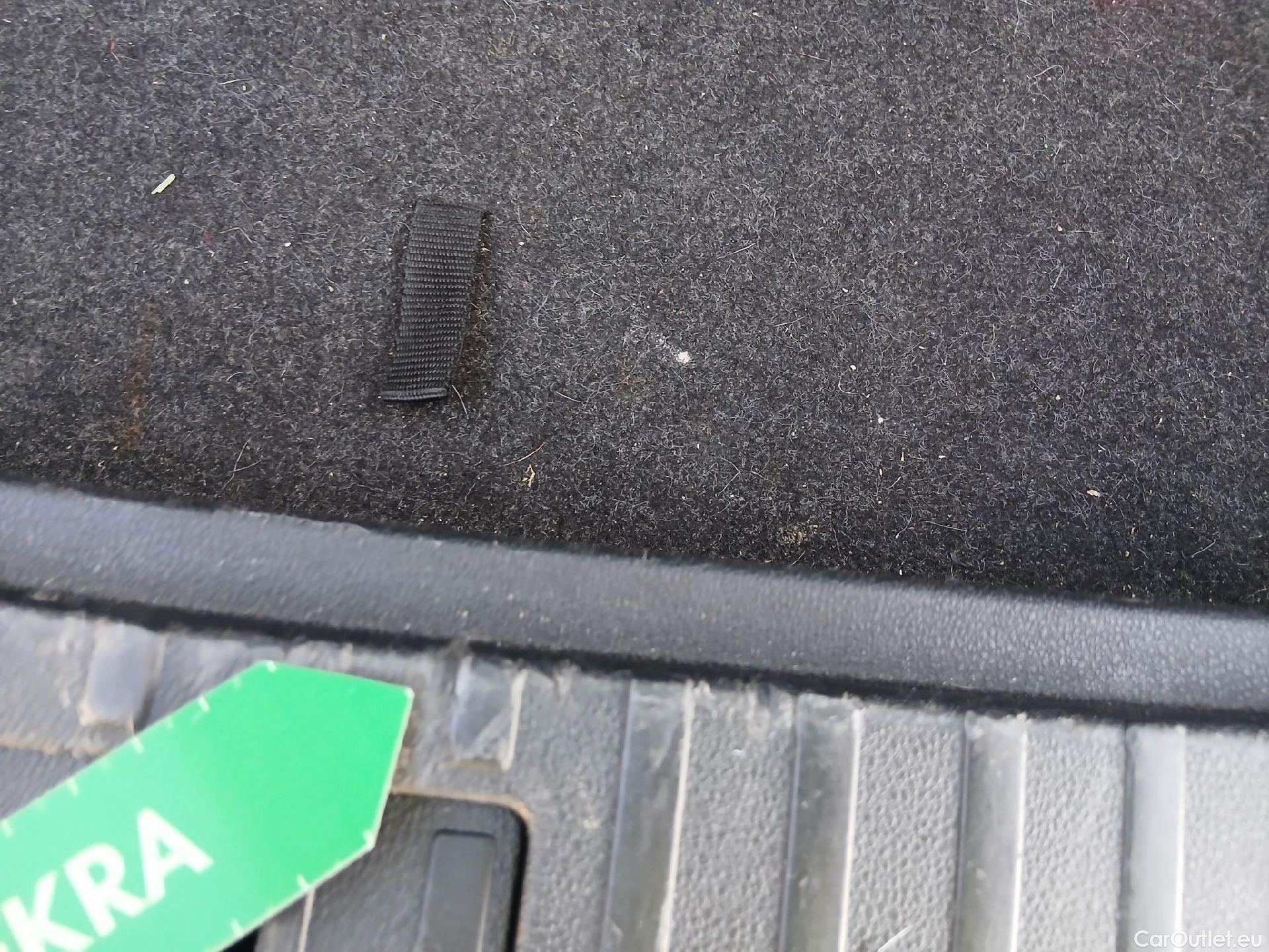  Skoda  Octavia SKODA  / 2020 / 5P / familiar Combi 2.0 TDI 85kW(115CV) DSG Ambition #8