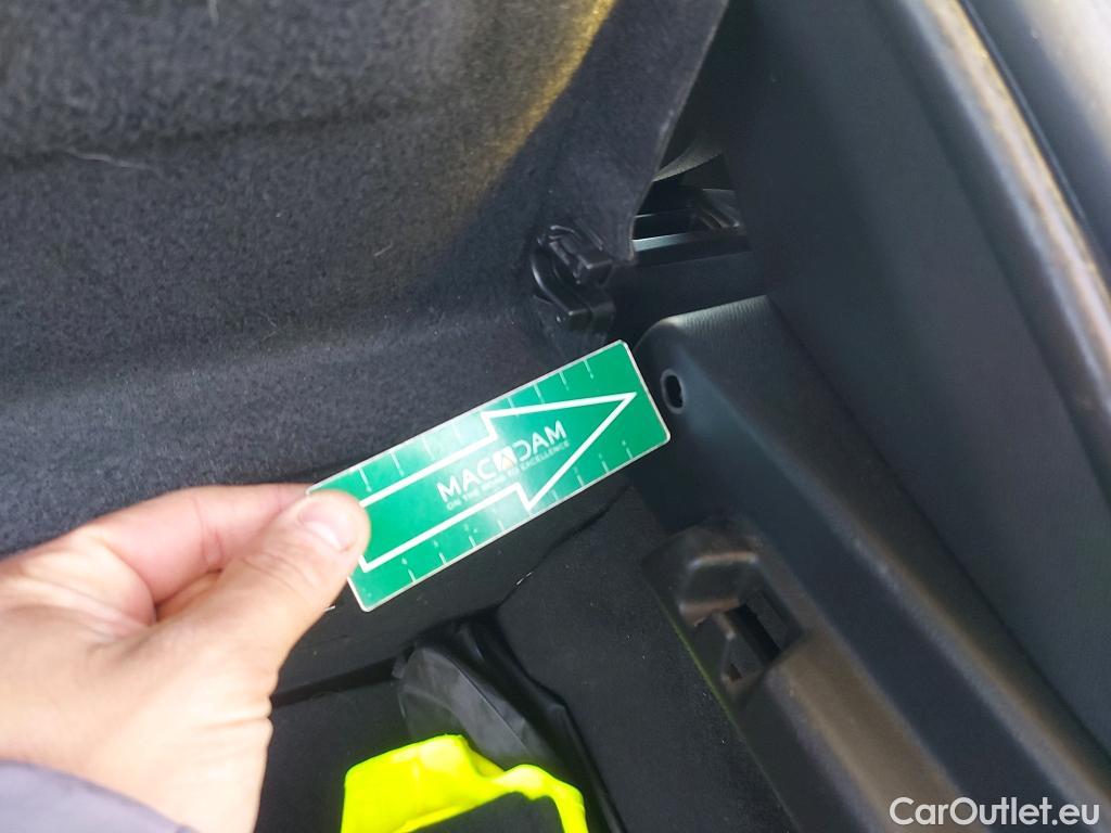  Peugeot  208 PEUGEOT  / 2019 / 5P / berlina con portón BlueHDi 73kW (100CV) Active #2