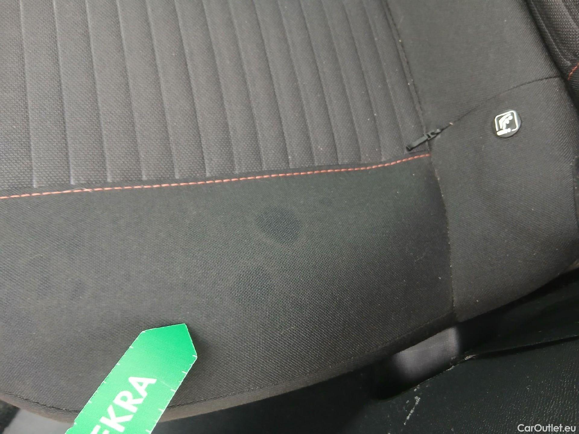  Peugeot  2008 PEUGEOT  / 2019 / 5P / todoterreno Active Pack BlueHDI 81kW (110CV) #40