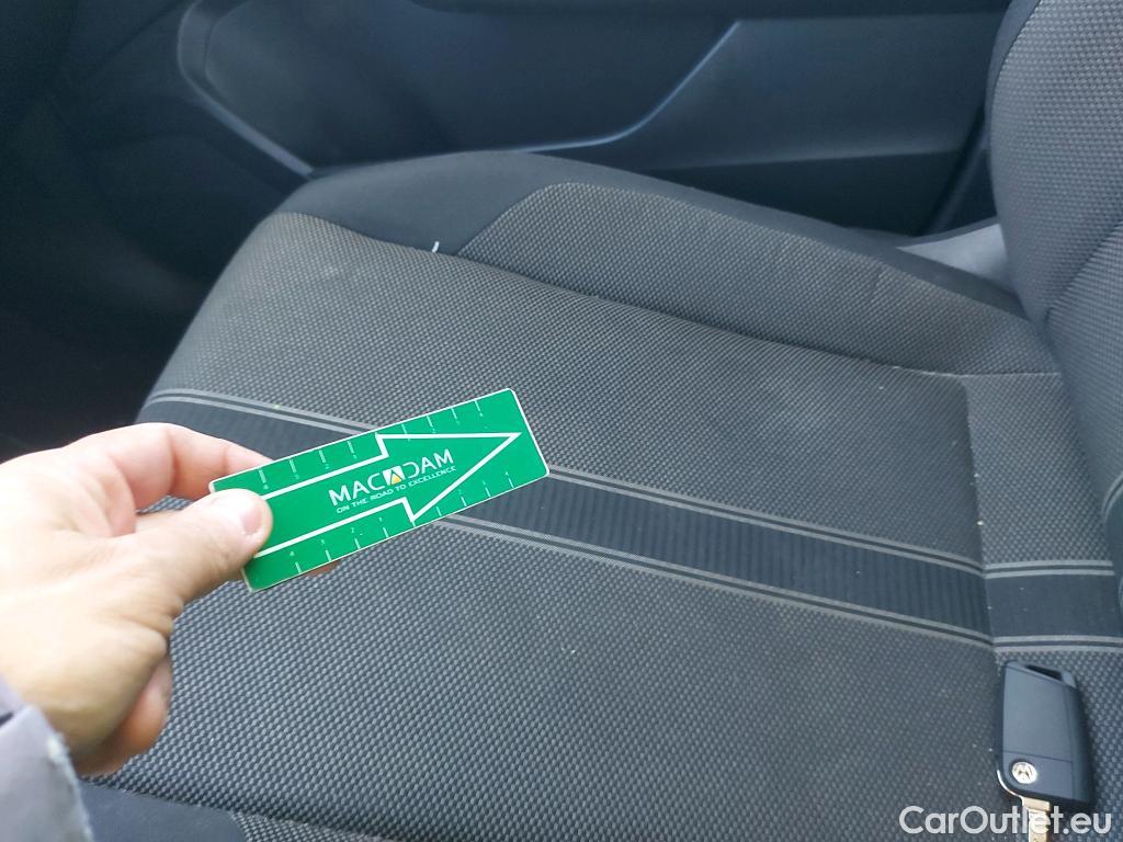  Volkswagen  T-ROC VOLKSWAGEN  / 2017 / 5P / todoterreno Advance 1.0 TSI 85kW (115CV) #12