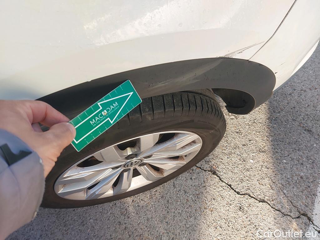  Volkswagen  T-ROC VOLKSWAGEN  / 2017 / 5P / todoterreno Advance 1.0 TSI 85kW (115CV) #33