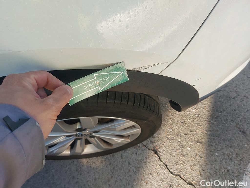  Volkswagen  T-ROC VOLKSWAGEN  / 2017 / 5P / todoterreno Advance 1.0 TSI 85kW (115CV) #10