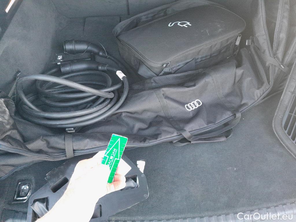  Audi  A6 AUDI  / 2018 / 5P / familiar Avant 50 TFSIe quattro-ultra Black Line #10