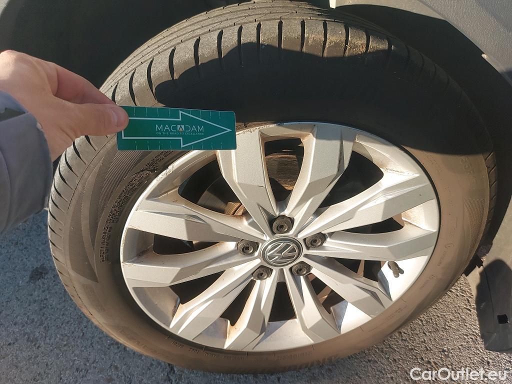  Volkswagen  T-ROC VOLKSWAGEN  / 2017 / 5P / todoterreno Advance 1.0 TSI 85kW (115CV) #13