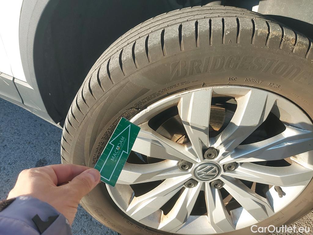  Volkswagen  T-ROC VOLKSWAGEN  / 2017 / 5P / todoterreno Advance 1.0 TSI 85kW (115CV) #14