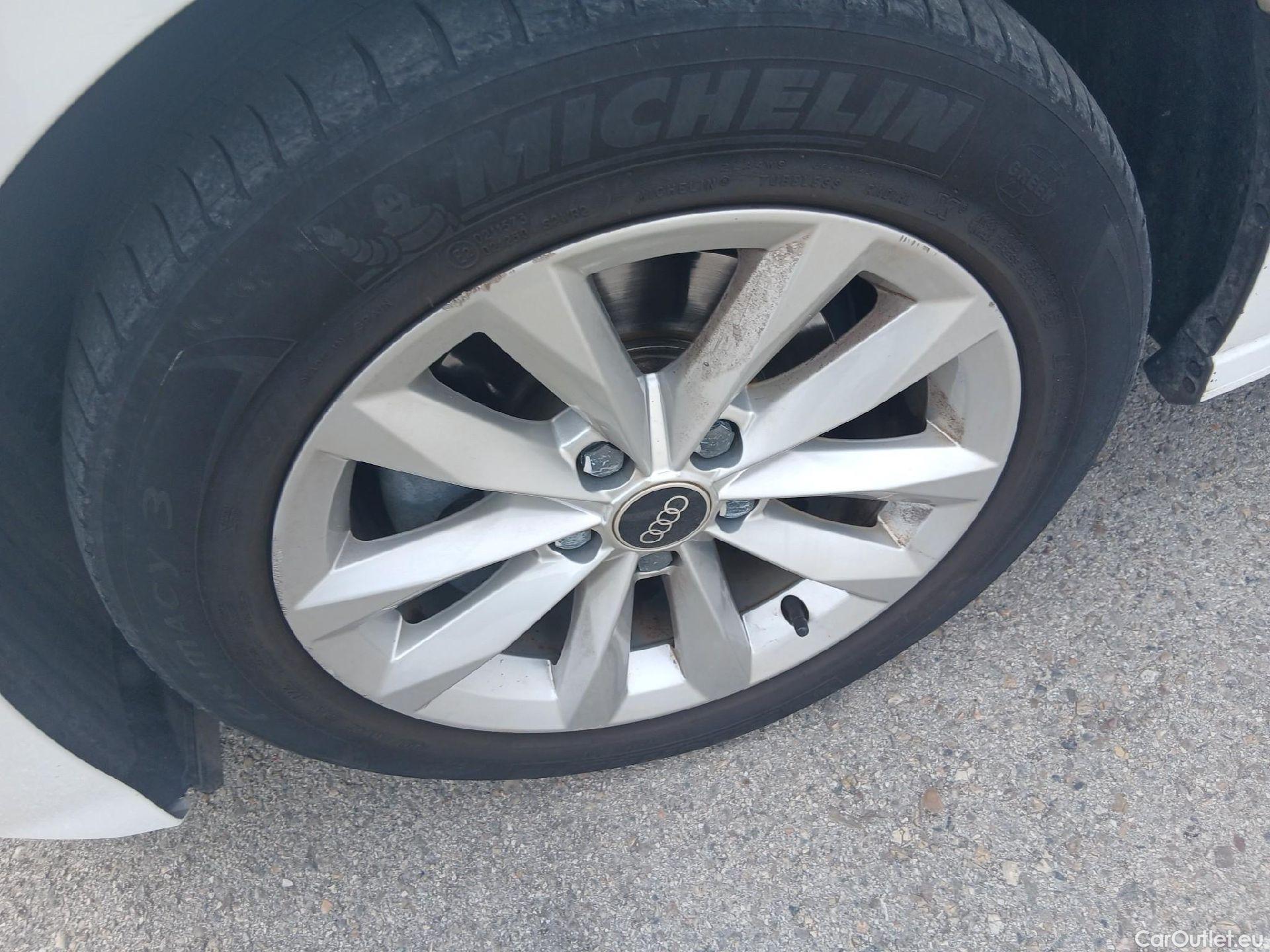  Audi  A3 AUDI  / 2020 / 5P / berlina con portón Sportback 30 TFSI 81kW (110CV) S tronic #7