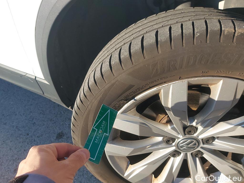  Volkswagen  T-ROC VOLKSWAGEN  / 2017 / 5P / todoterreno Advance 1.0 TSI 85kW (115CV) #4