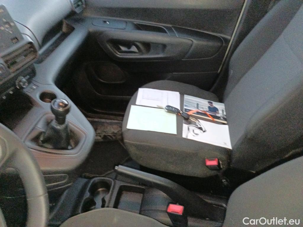  Peugeot  Partner PEUGEOT  / 2018 / 3P / furgón derivado de turismo Pro Standard 600kg BlueHDi 73kW (AC) #29