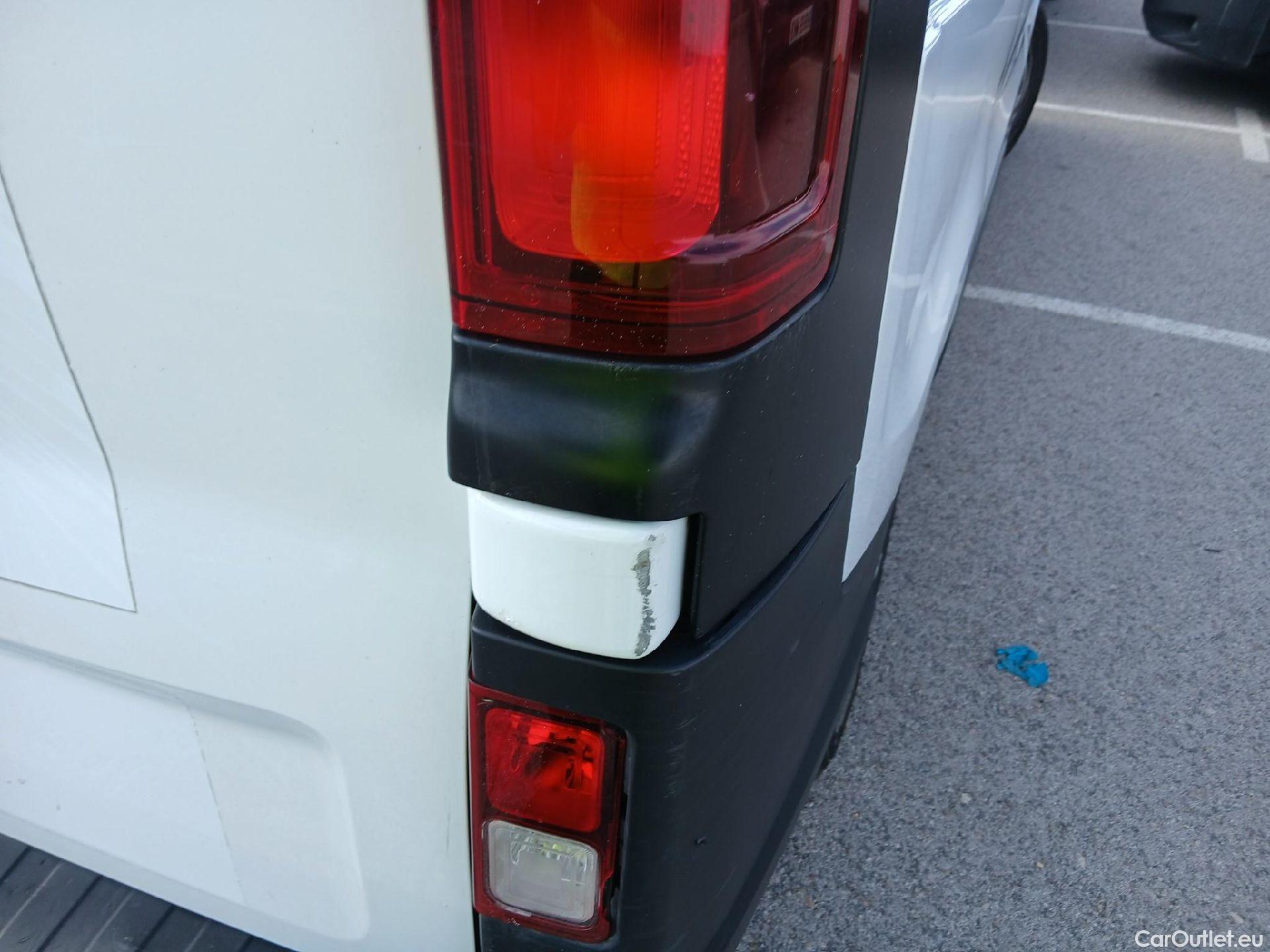  Nissan  NV300 NISSAN  / 2016 / 4P / furgón 1.6dCi 88kW (120CV) L1H1 1T BASIC #43