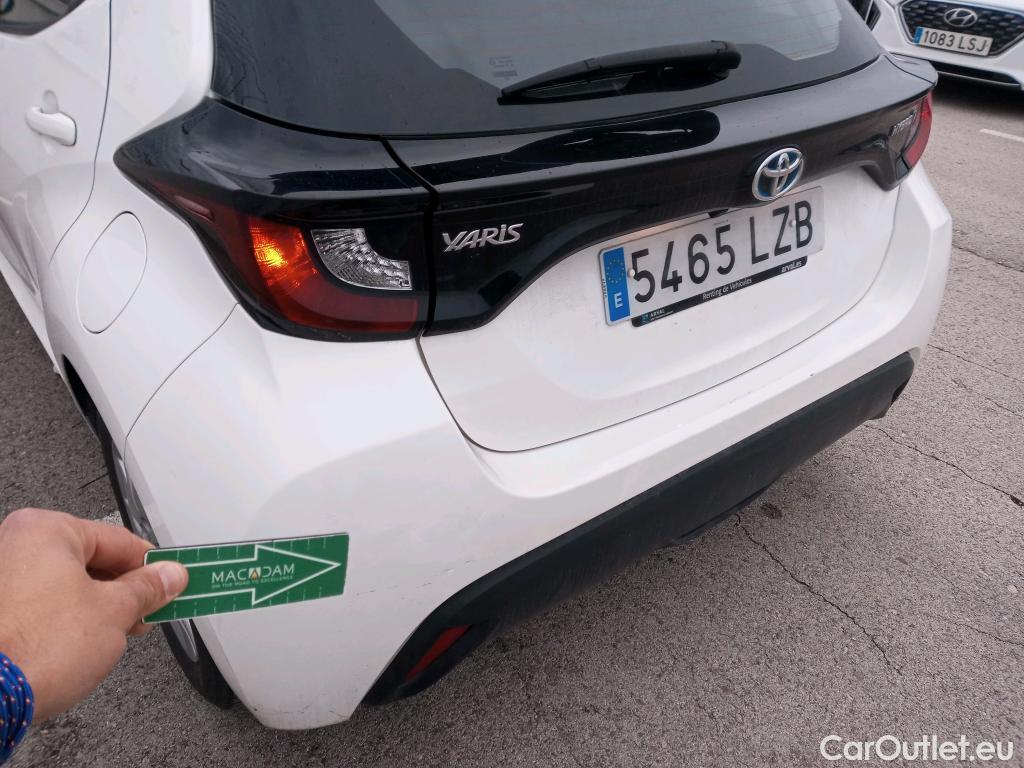  Toyota  Yaris TOYOTA  / 2020 / 5P / berlina con portón 1.5 120H Business Plus #8