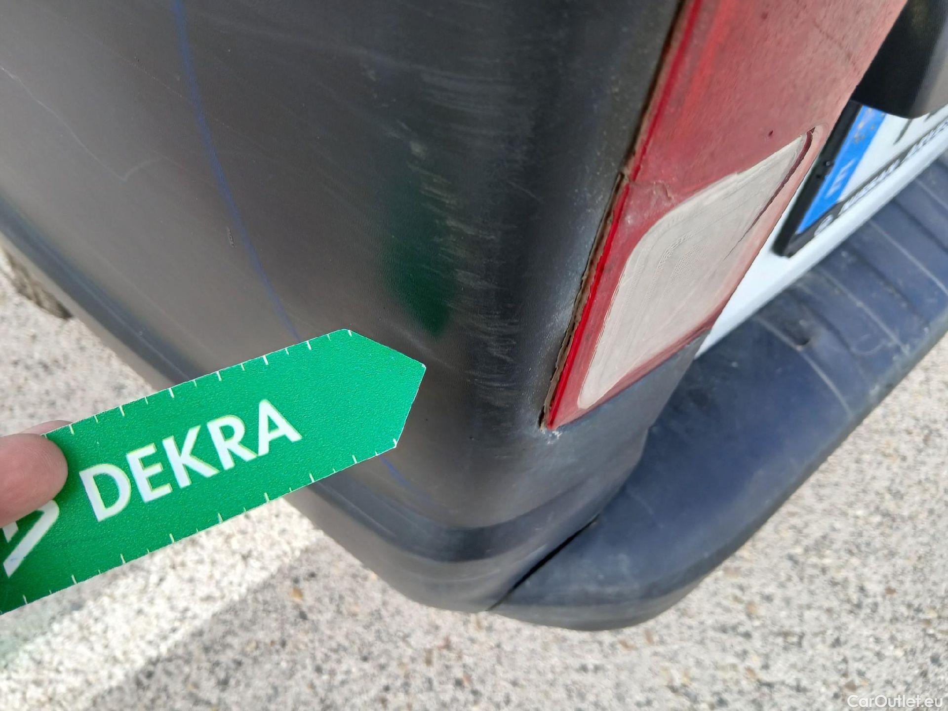  Nissan  NV300 NISSAN  / 2016 / 4P / furgón 1.6dCi 88kW (120CV) L1H1 1T BASIC #32