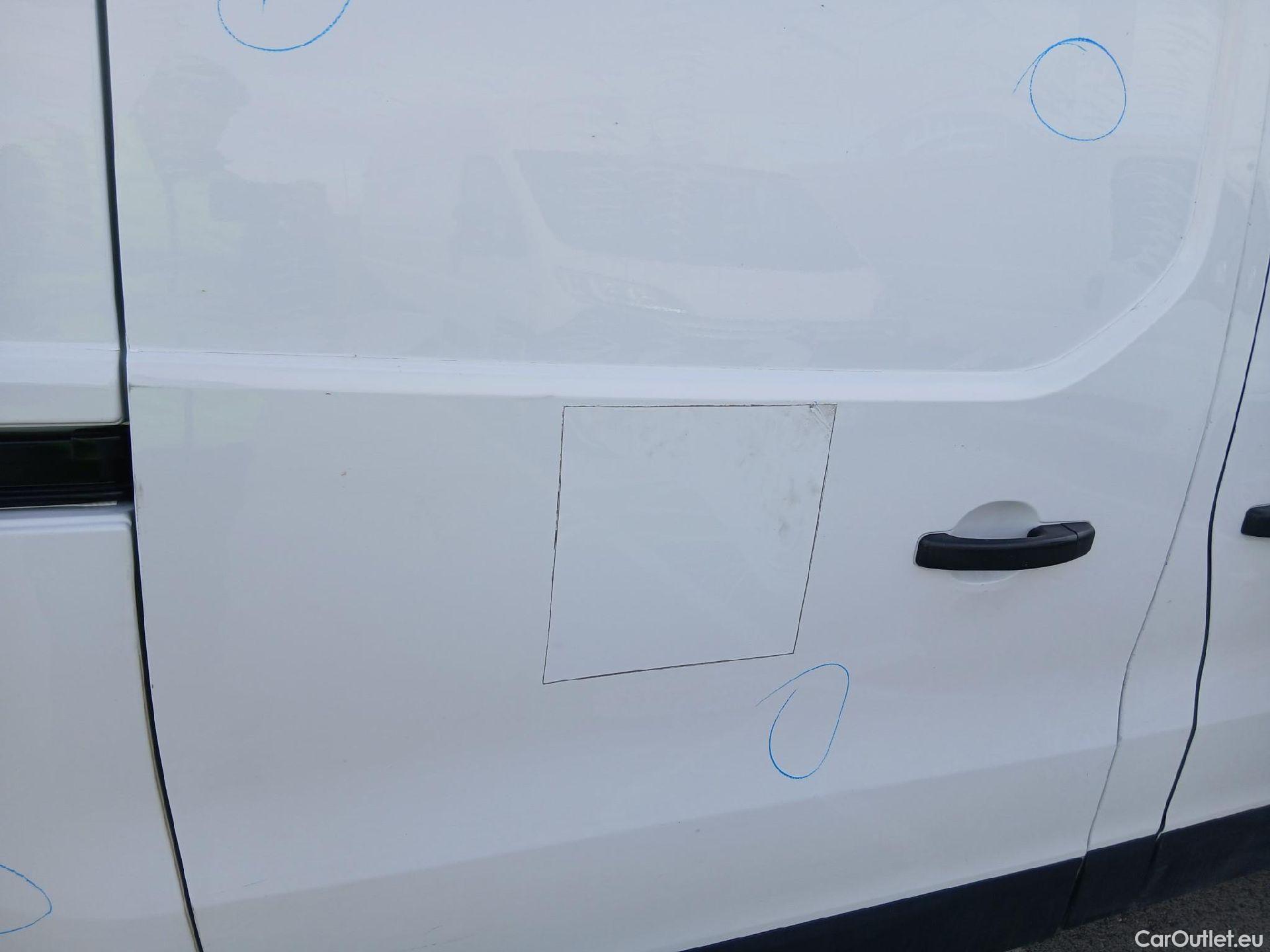  Nissan  NV300 NISSAN  / 2016 / 4P / furgón 1.6dCi 88kW (120CV) L1H1 1T BASIC #52