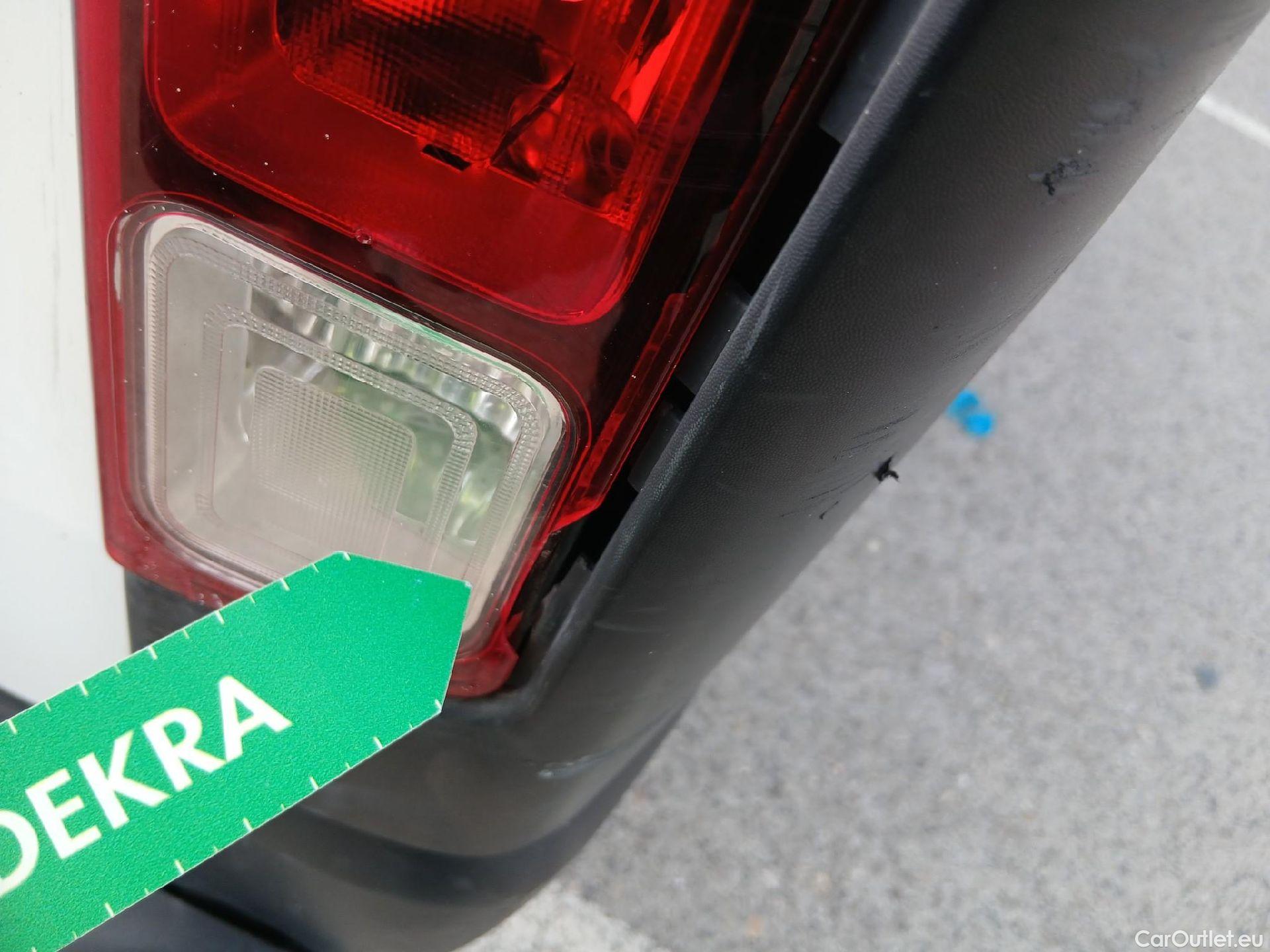  Nissan  NV300 NISSAN  / 2016 / 4P / furgón 1.6dCi 88kW (120CV) L1H1 1T BASIC #46