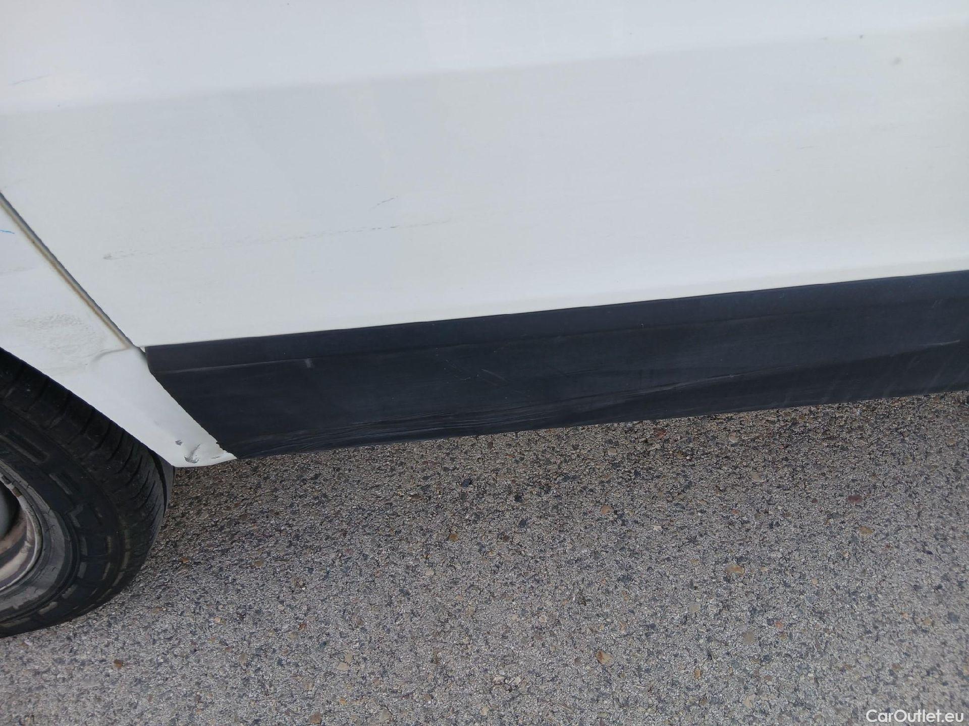  Nissan  NV300 NISSAN  / 2016 / 4P / furgón 1.6dCi 88kW (120CV) L1H1 1T BASIC #54