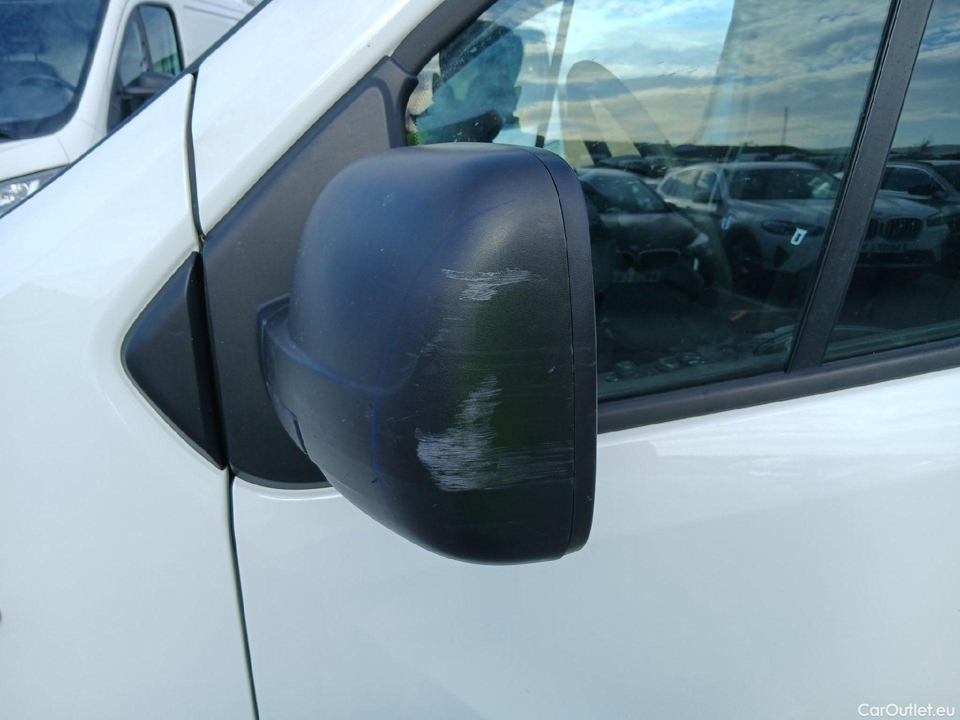  Nissan  NV300 NISSAN  / 2016 / 4P / furgón 1.6dCi 88kW (120CV) L1H1 1T BASIC #24