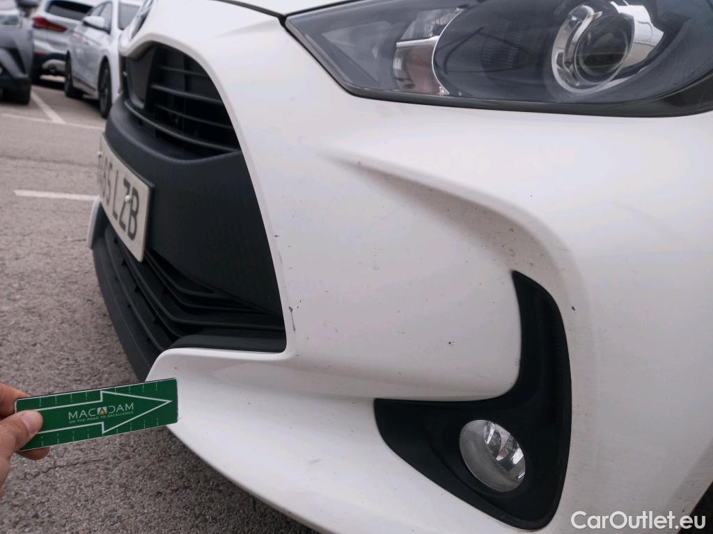  Toyota  Yaris TOYOTA  / 2020 / 5P / berlina con portón 1.5 120H Business Plus #3