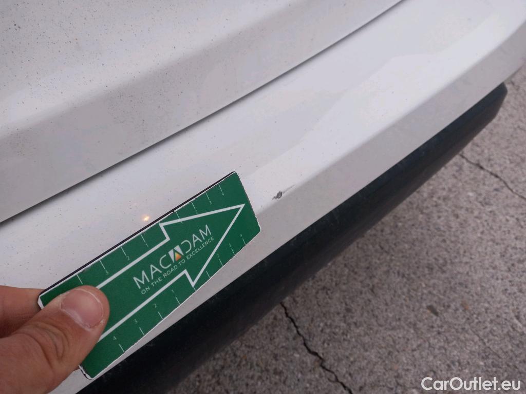  Toyota  Yaris TOYOTA  / 2020 / 5P / berlina con portón 1.5 120H Business Plus #7