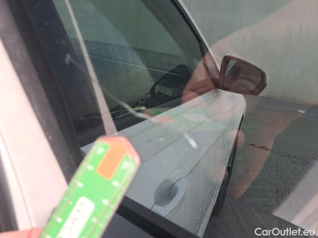  Volkswagen  Polo VOLKSWAGEN  / 2021 / 5P / berlina con portón Life 1.0 TSI 70kW (95CV) #2