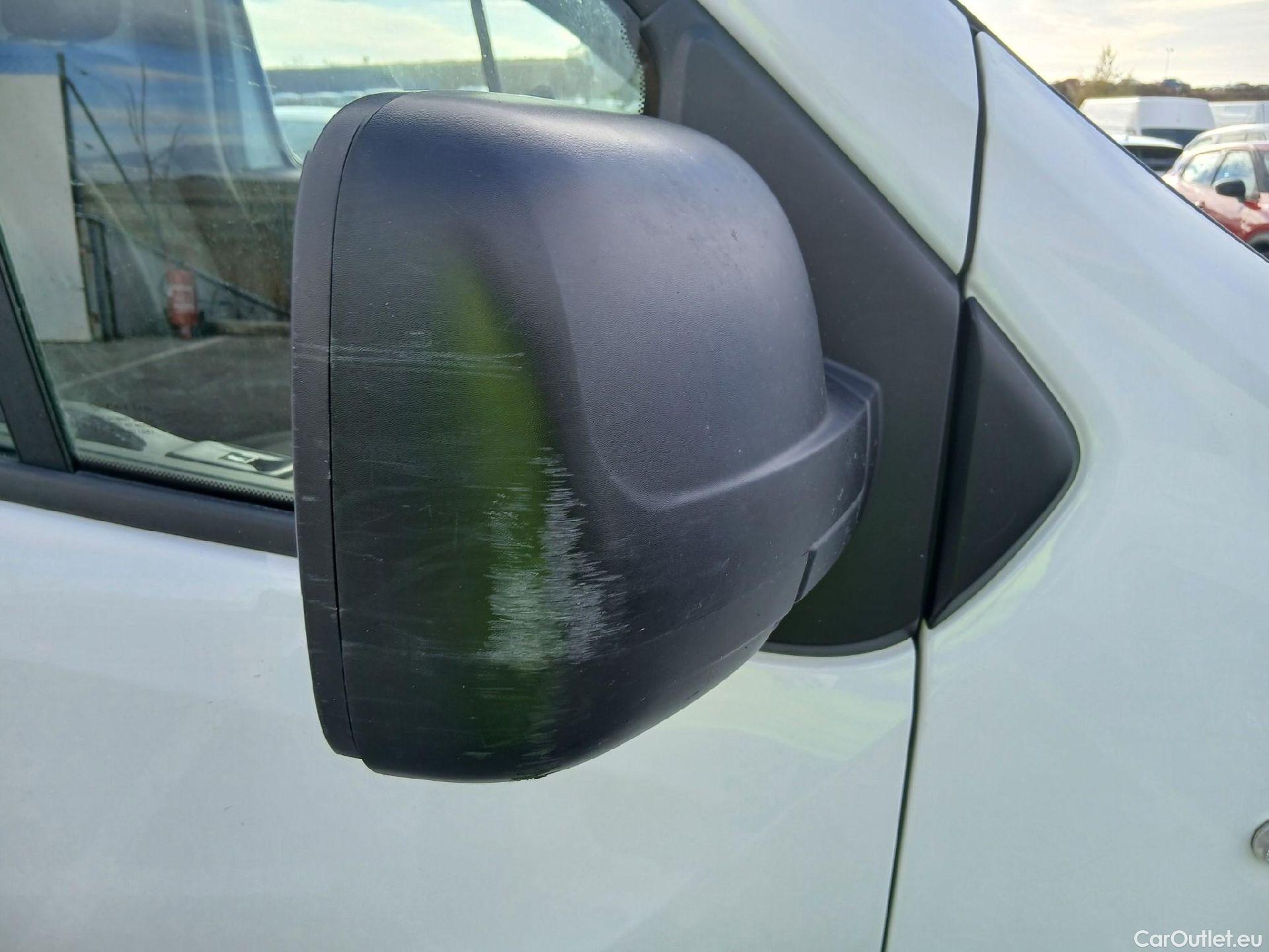  Nissan  NV300 NISSAN  / 2016 / 4P / furgón 1.6dCi 88kW (120CV) L1H1 1T BASIC #60