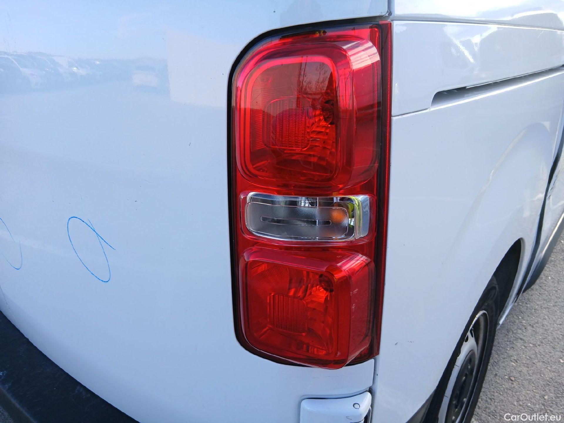  Opel  Vivaro OPEL  / 2019 / 4P / furgón 1.5 Diésel 74kW(100CV)M Std Exp #36