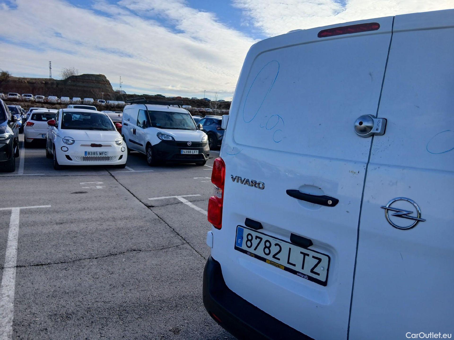  Opel  Vivaro OPEL  / 2019 / 4P / furgón 1.5 Diésel 74kW(100CV)M Std Exp #32