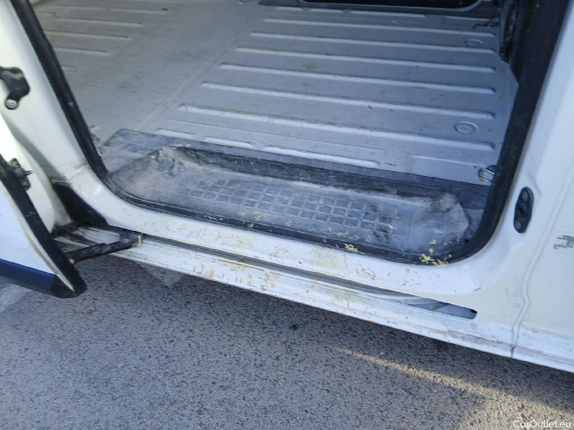  Opel  Vivaro OPEL  / 2019 / 4P / furgón 1.5 Diésel 74kW(100CV)M Std Exp #50