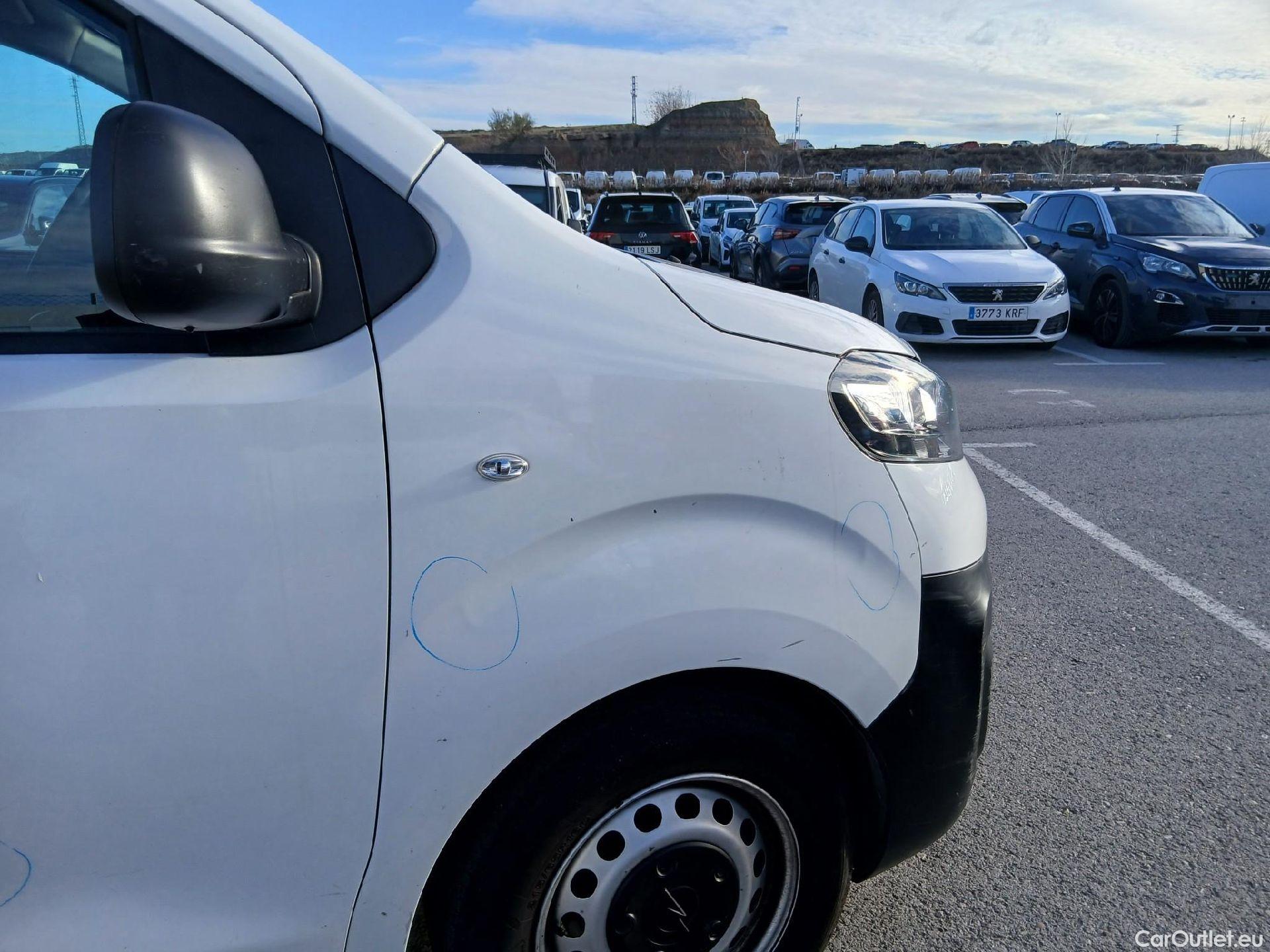  Opel  Vivaro OPEL  / 2019 / 4P / furgón 1.5 Diésel 74kW(100CV)M Std Exp #46