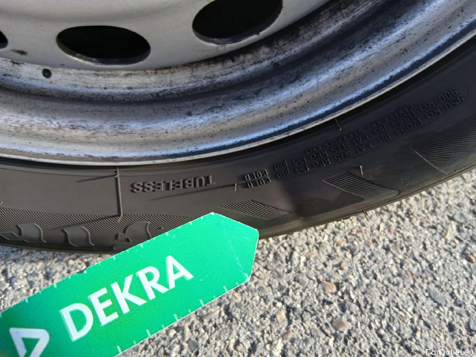  Opel  Vivaro OPEL  / 2019 / 4P / furgón 1.5 Diésel 74kW(100CV)M Std Exp #48