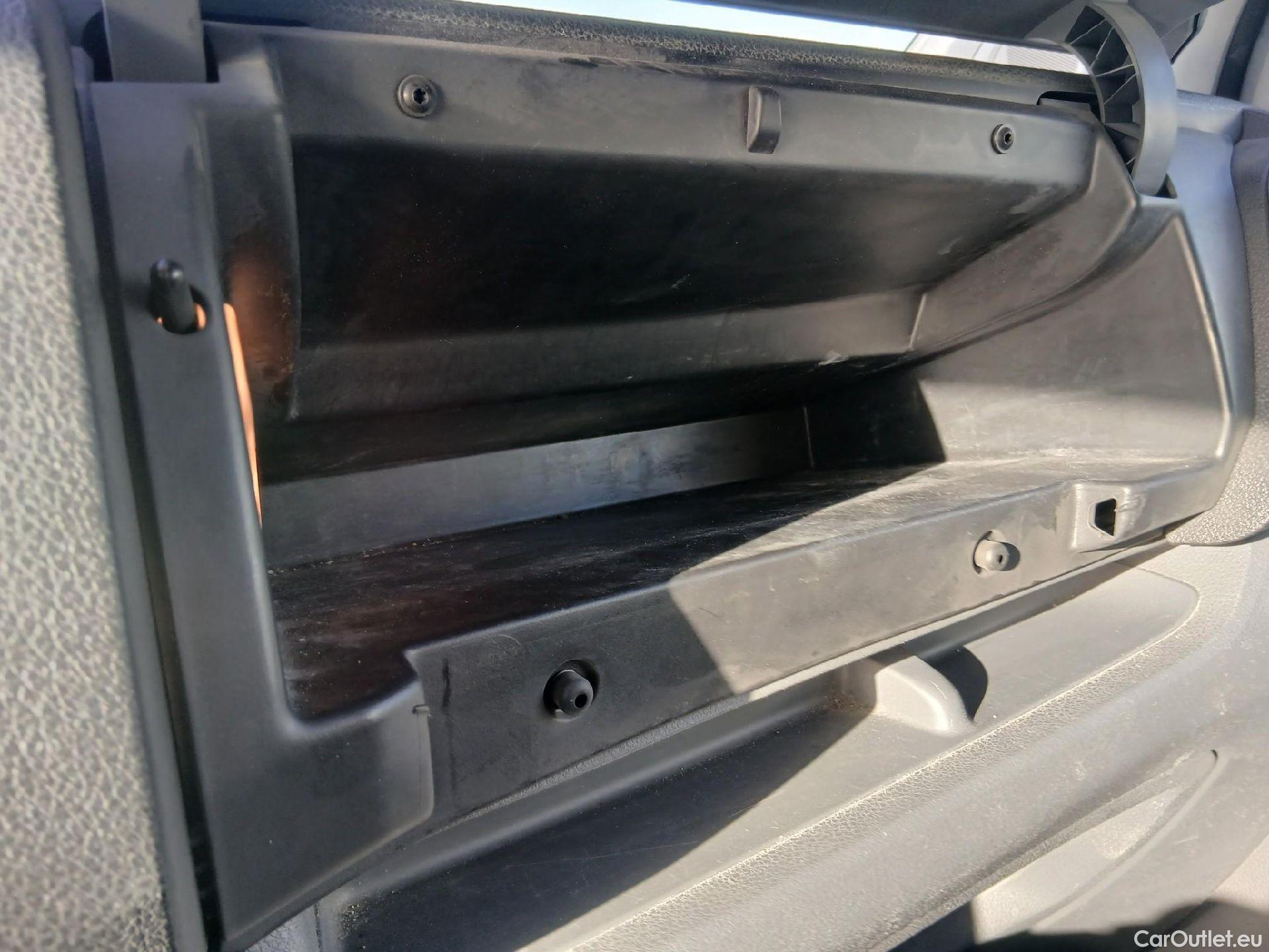  Opel  Vivaro OPEL  / 2019 / 4P / furgón 1.5 Diésel 74kW(100CV)M Std Exp #55