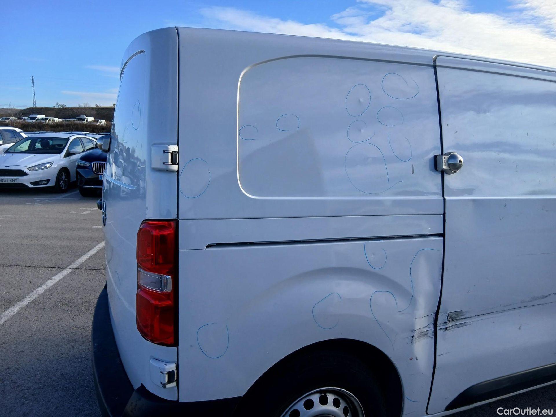  Opel  Vivaro OPEL  / 2019 / 4P / furgón 1.5 Diésel 74kW(100CV)M Std Exp #39