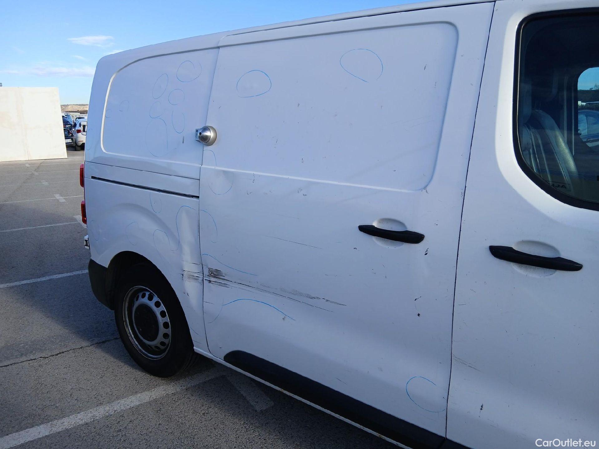  Opel  Vivaro OPEL  / 2019 / 4P / furgón 1.5 Diésel 74kW(100CV)M Std Exp #40