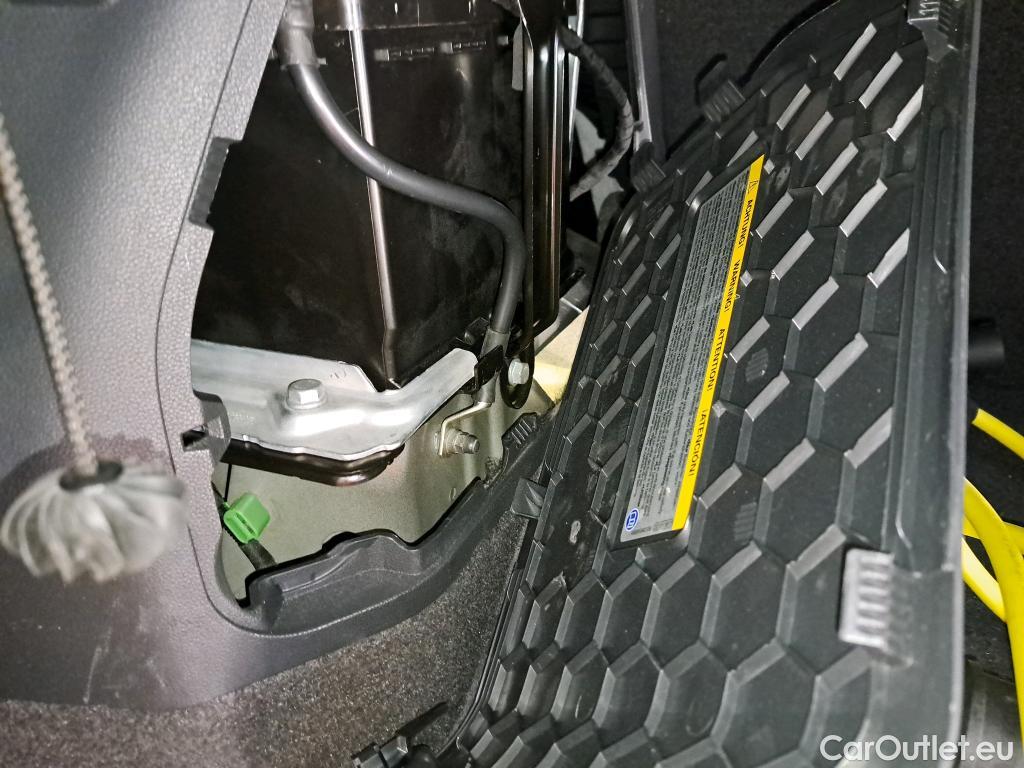  Volkswagen  Tiguan VOLKSWAGEN  / 2020 / 5P / SUV 1.4 eHybrid 245 DSG6 Elegance Exclusive #9