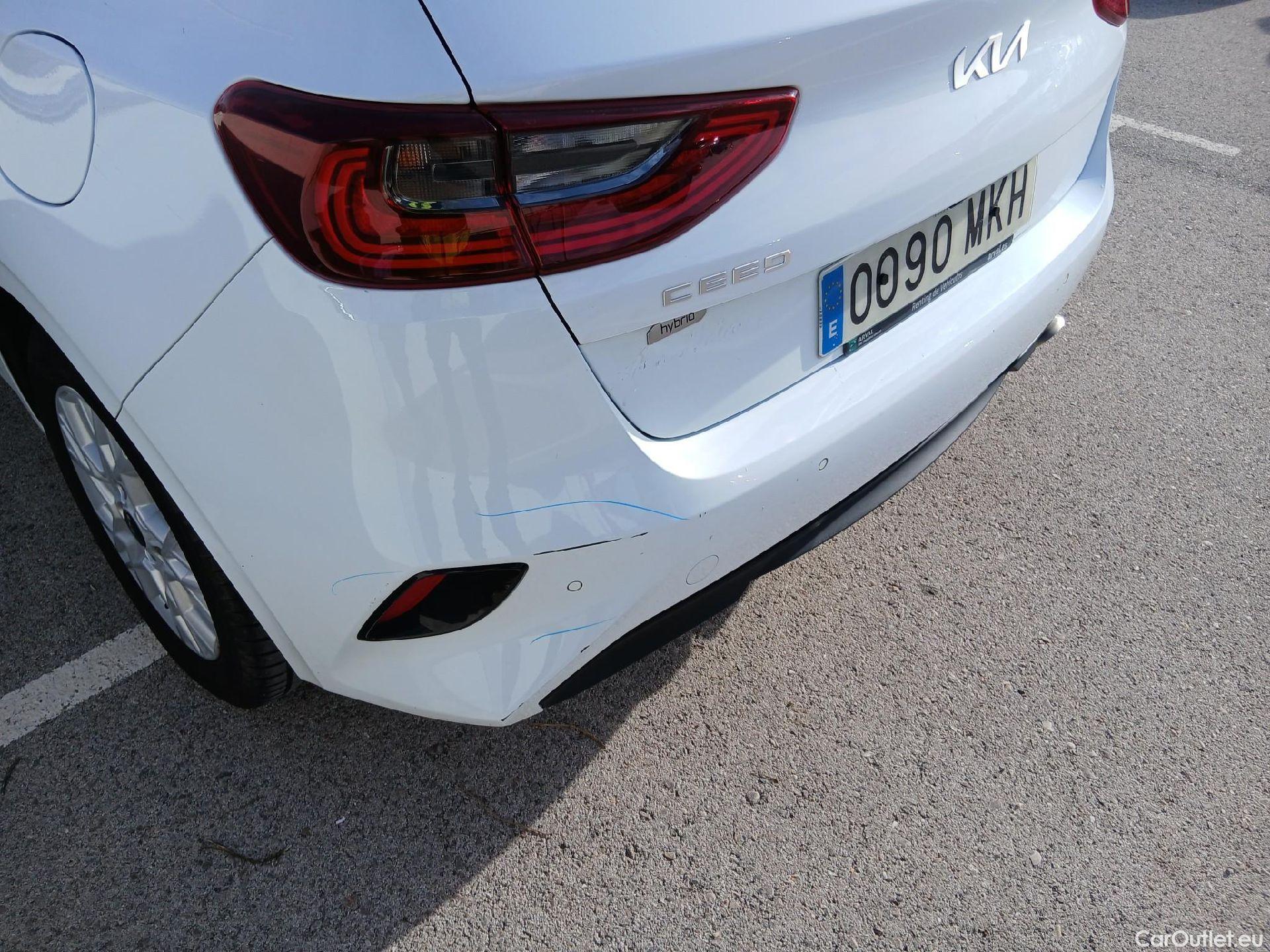  KIA  Cee'd KIA Ceed / 2021 / 5P / berlina con portón 1.6 MHEV iMT 100kW (136CV) Drive #15