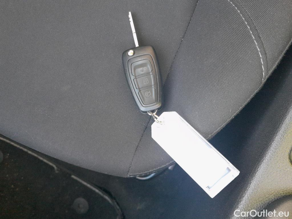  Ford  Focus FORD  5p 3G berlina con portón 1.5 TDCi E6 88kW (120CV) Trend+ #1