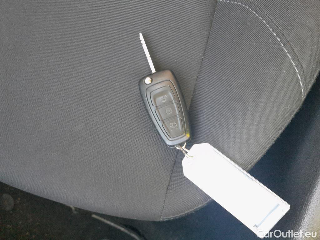  Ford  Focus FORD  5p 3G berlina con portón 1.5 TDCi E6 88kW (120CV) Trend+ #2