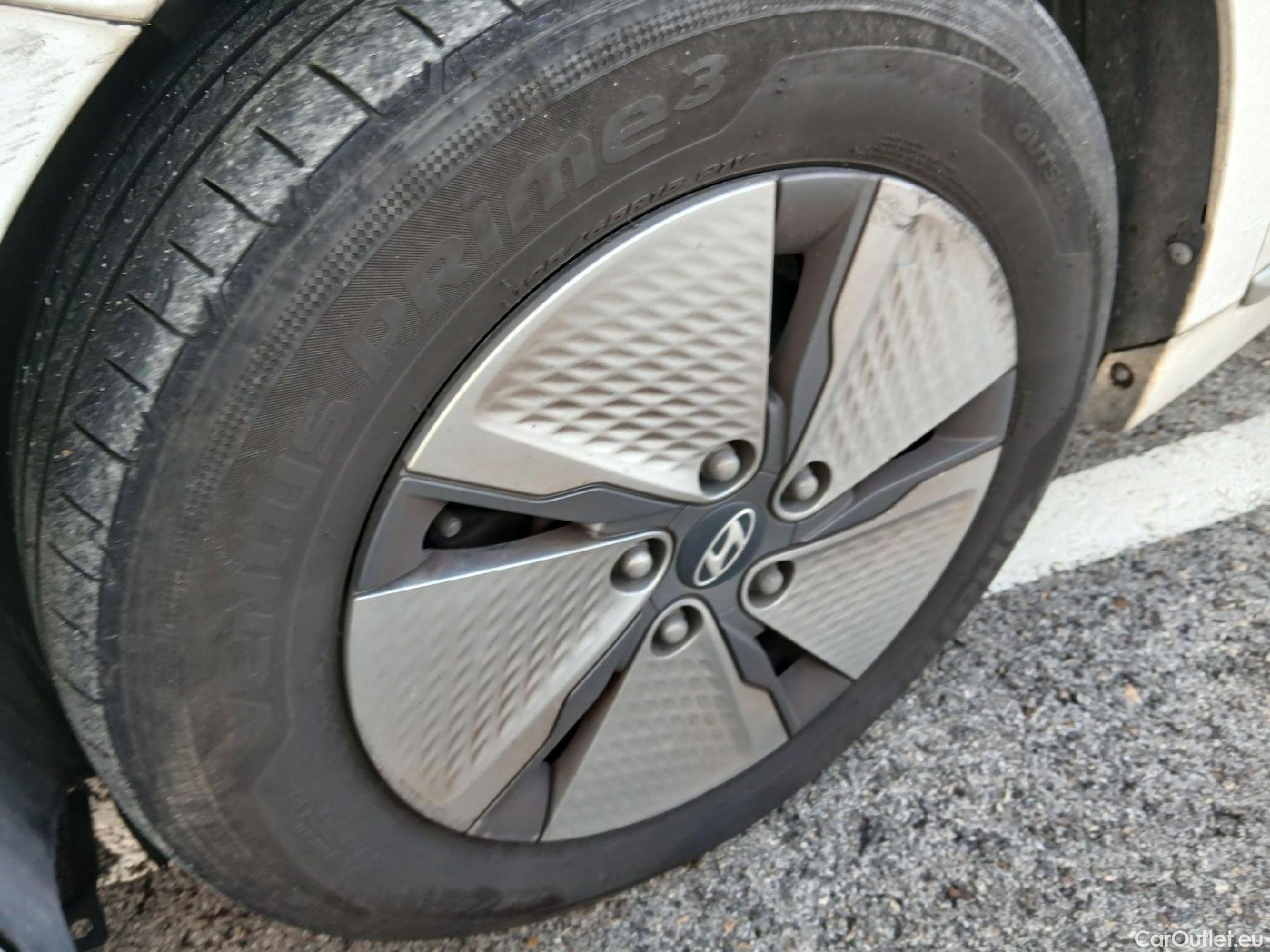  Hyundai   Ioniq HYUNDAI / 2019 / 5P / berlina con portón 1.6 GDI HEV Klass DCT #12