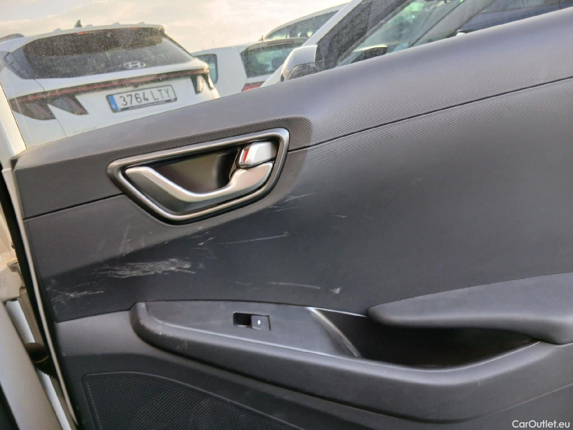  Hyundai   Ioniq HYUNDAI / 2019 / 5P / berlina con portón 1.6 GDI HEV Klass DCT #42