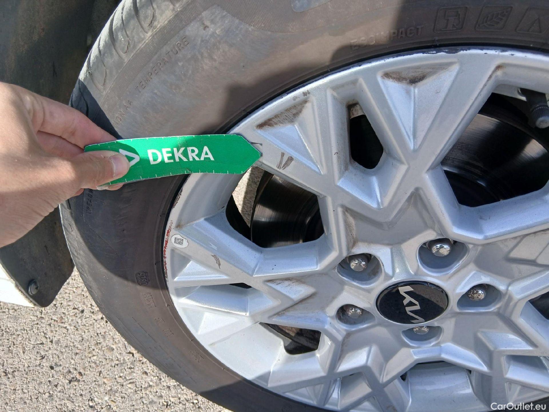  KIA  Cee'd KIA Ceed / 2021 / 5P / berlina con portón 1.6 MHEV iMT 100kW (136CV) Drive #27