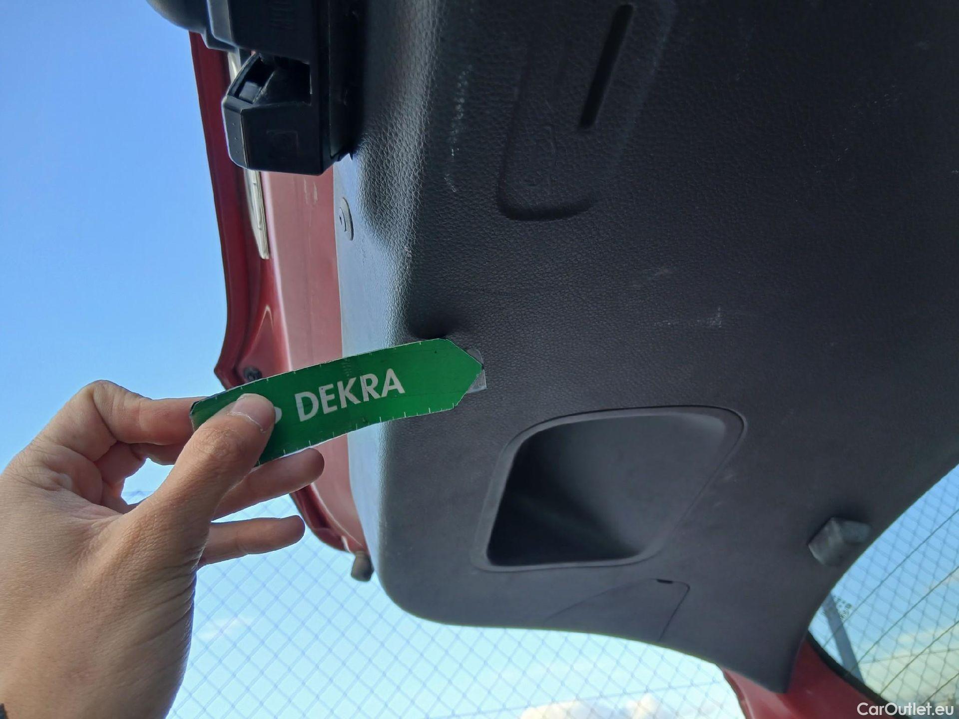  KIA  STONIC KIA  / 2017 / 5P / todoterreno 1.0 T-GDi 88kW (120CV) Black Edition(SP) #34