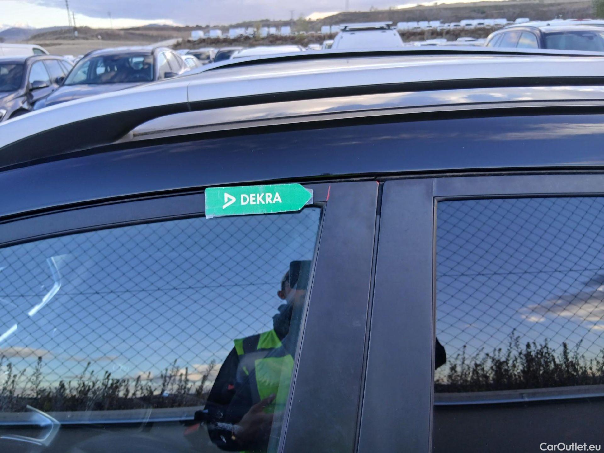  KIA  STONIC KIA  / 2017 / 5P / todoterreno 1.0 T-GDi 88kW (120CV) Black Edition(SP) #16